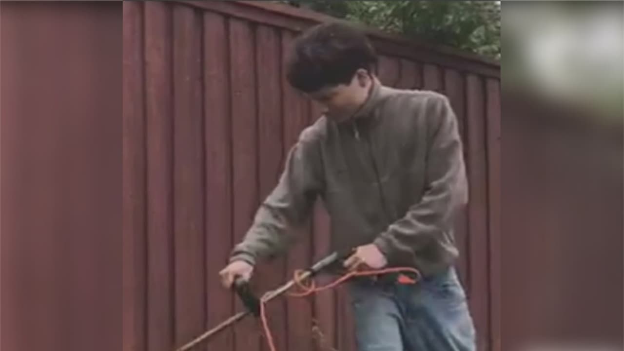 Seres queridos de Davis Trujillo, de 18 años, piden a las autoridades hacer todo lo posible por hallar al responsable de acabar con la vida del hispano este domingo en la ciudad.