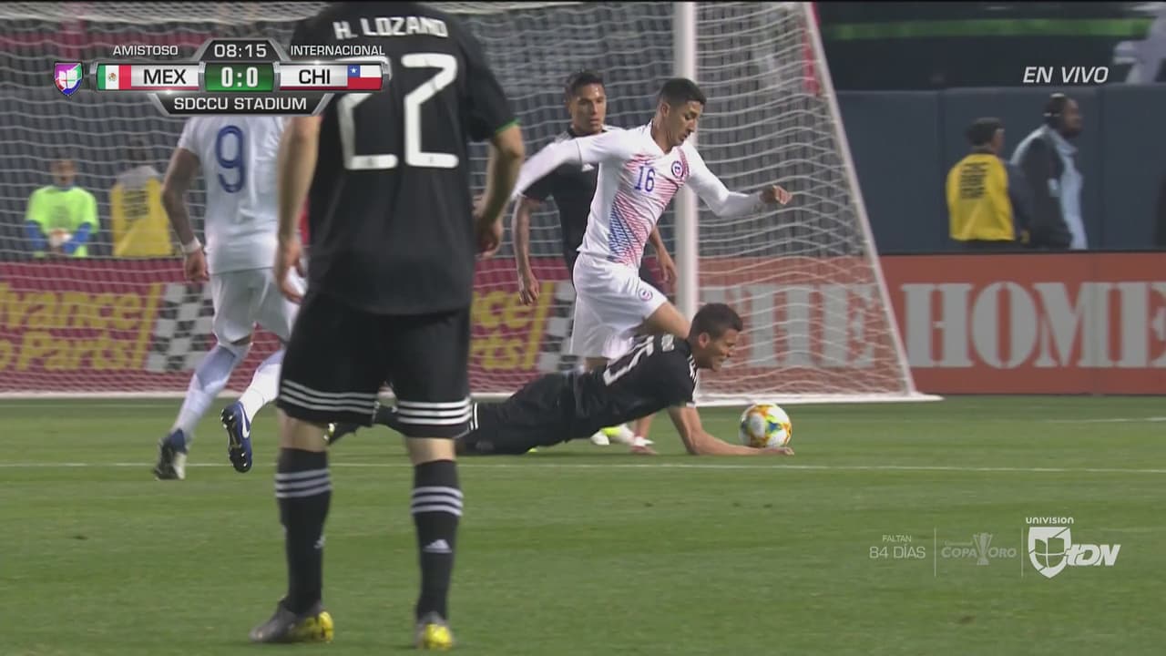 ¿Era mano? El árbitro pareció perdonar a Héctor Moreno