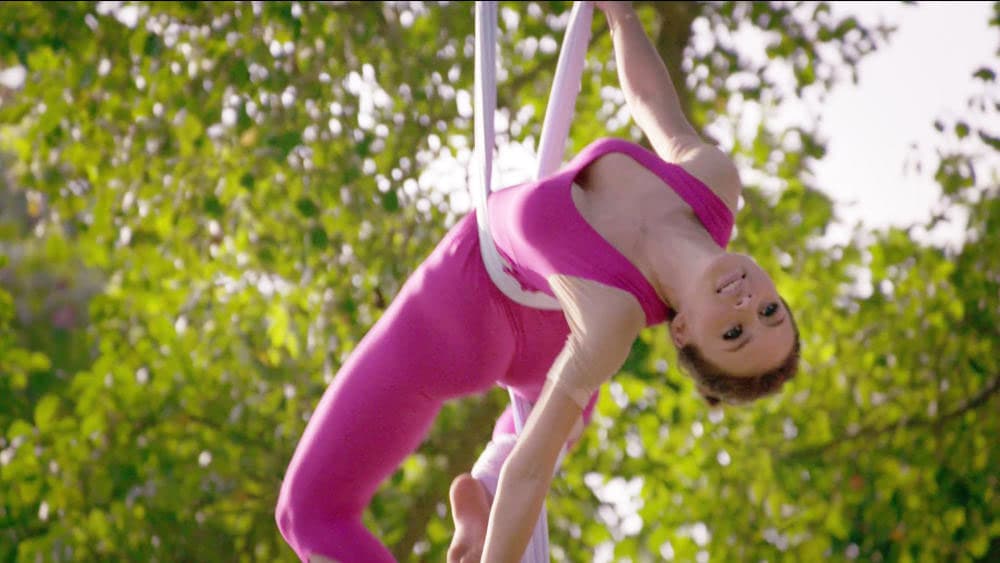 Lo que Ana Lucía ignoraba es que en realidad su apellido verdadero es Álvarez del Castillo Rivadeneira. Ella es la trilliza que se perdió en el fatal accidente en el que perdieron la vida sus padres.