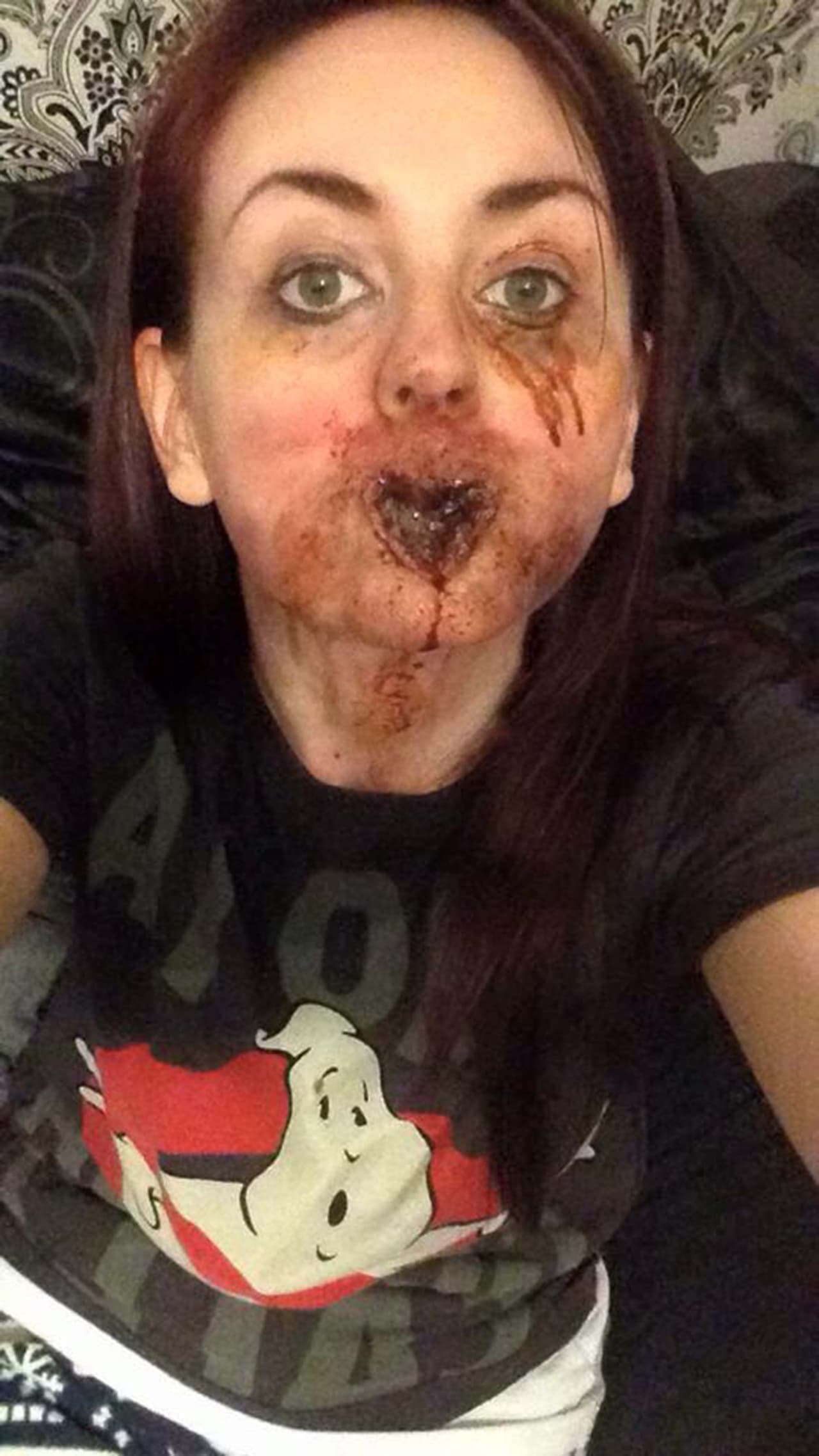 Cuando estaba aburrida, la estudiante tomaba el material a su alcance y lo transformaba en heridas.