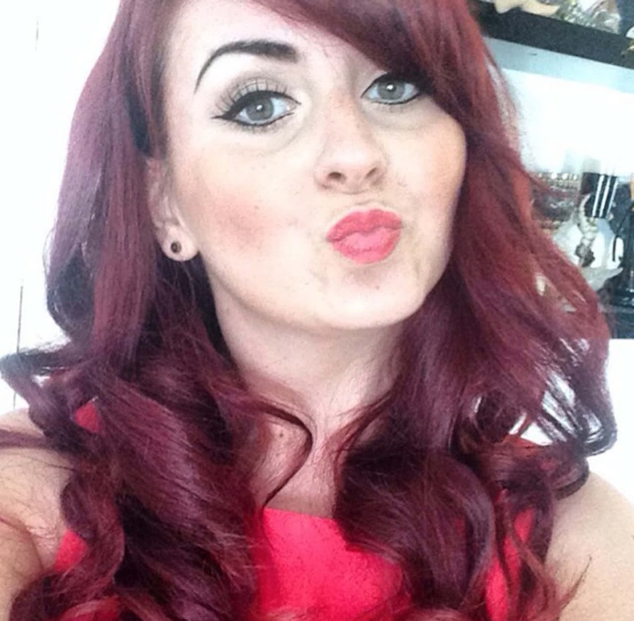 Ella vive en Hailsham, East Sussex. Ahí es donde ha espantado a cada miembro de su familia.