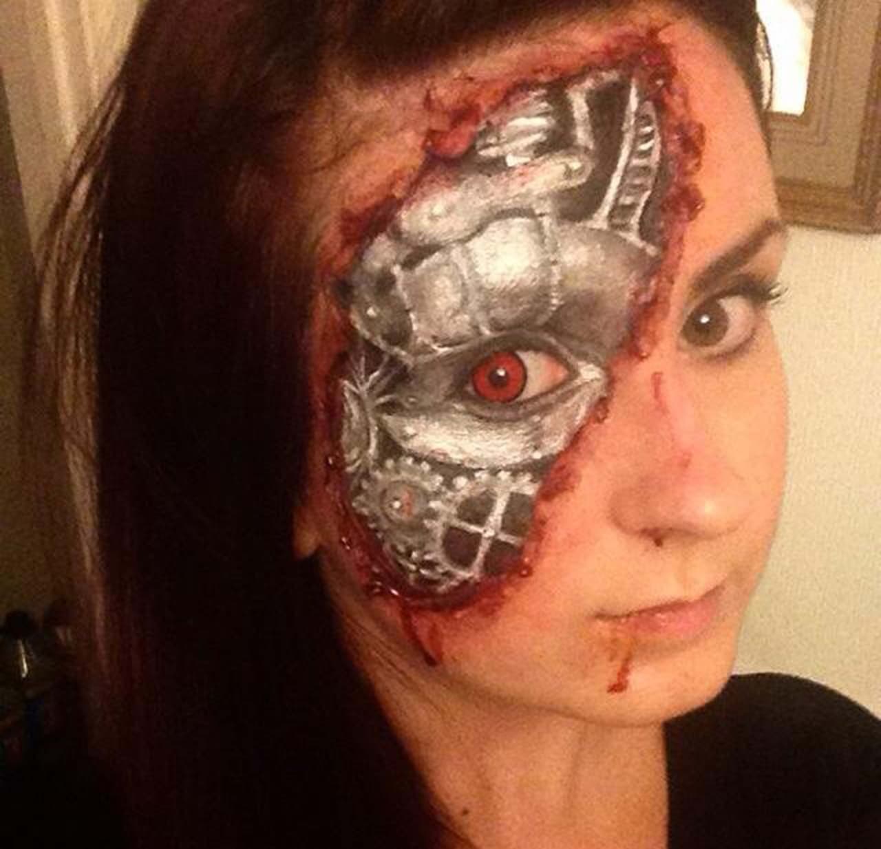 Añade a tu disfraz un par de ideas de Charlene y serás indiscutiblemente el ser más terrorífico en estas fiestas.