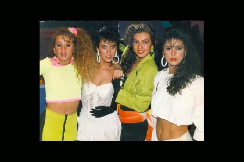 Silvia Viviana Gaytán Barragán (su verdadero nombre) nació el 27 de enero de 1972 en Tapachula, Chiapas. En 1989, siendo una adolescente, se unió al exitoso grupo juvenil Timbiriche (tras la salida de Alix). Una época en la que compartió el escenario con Paulina Rubio, Edith Márquez y Thalía.