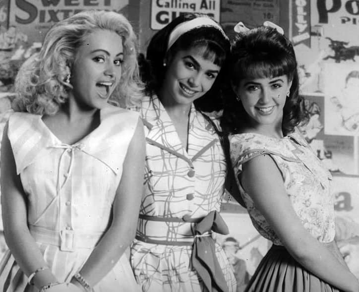 Sin embargo, las telenovelas seguían siendo el fuerte de Bibi. En 1992 protagonizó el melodrama 
<b><a href="http://www.univision.com/programas/super-momentos-de-novela/donde-estan-ahora-los-actores-de-baila-conmigo-fotos" target="_blank">'Baila Conmigo</a></b>', una novela musical que estuvo ambientada en la época de los 50. También participaron Paulina Rubio y Andrea Legarreta.