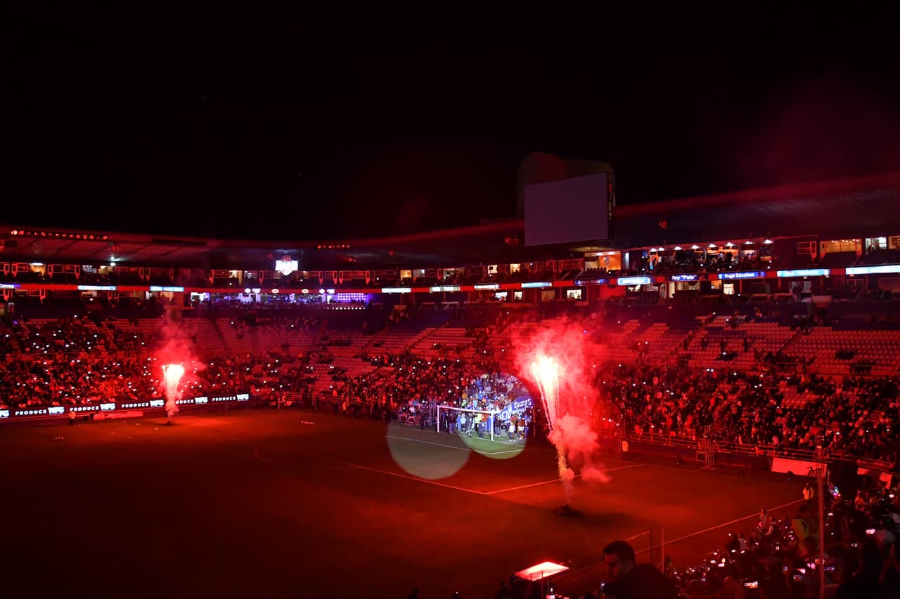 Emoción, goles, amigos, exfutbolistas, jugadores en activo y lágrimas, así se desarrolló la despedida del argentino nacionalizado mexicano.