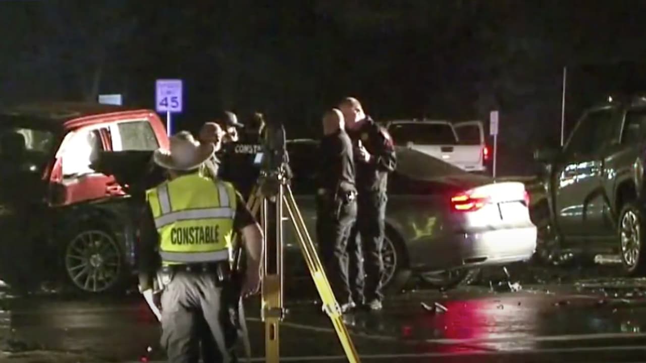 El accidente dejó un saldo de cuatro muertos, la madre y sus tres hijos, según informó el 
<a href="https://twitter.com/Pct4Constable/status/1371285948009484293" target="_blank">Alguacil del Precinto cuatro del condado Harris</a>.