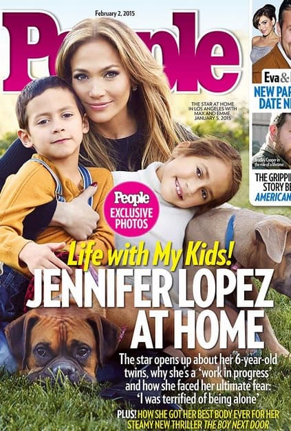 Incluso, en la portada de la revista People de febrero de este año, los pequeños Max y Emme posaron con su mami y los perritos.