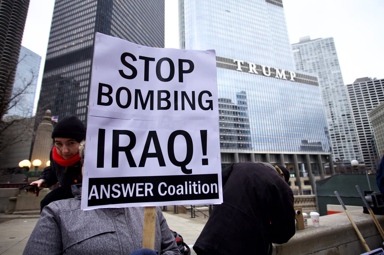 Frente a la situación que se está desarrollando entre ambos países, el gobierno de los Estados Unidos pidió que 
<a href="https://www.univision.com/noticias/mundo/iran-promete-una-terrible-venganza-tras-la-muerte-de-su-poderoso-lider-militar-en-un-bombardeo-de-eeuu">estadounidenses en la región regresen a su país</a>. Además, aeropuertos de importantes ciudades en el país norteamericano han 
<a href="https://www.univision.com/local/nueva-york-wxtv/policia-de-nueva-york-aumenta-seguridad-en-la-ciudad-tras-bombardeo-de-eeuu-en-iran">incrementado su seguridad</a>.