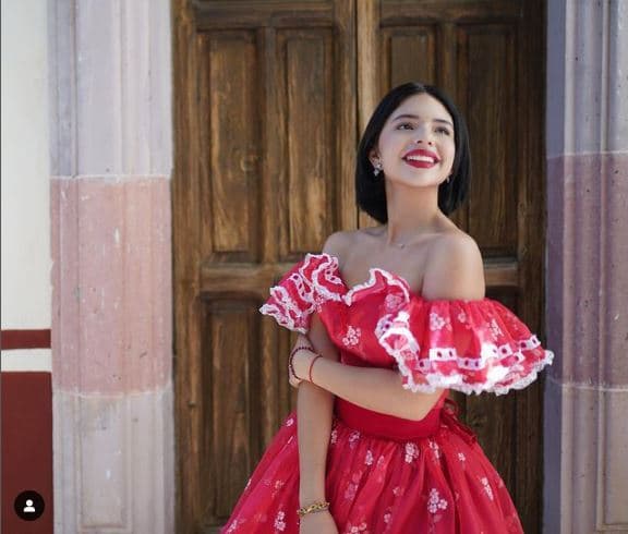 "
<b><a href="https://www.univision.com/famosos/angela-aguilar-comparte-su-peculiar-dieta-de-caracoles-y-hongos-fritos-y-su-secreto-para-cuidar-la-garganta-video" target="_blank">No hago dieta</a></b>, la verdad no hago nada de ese tipo (de cosas)", admitió. 
<br>