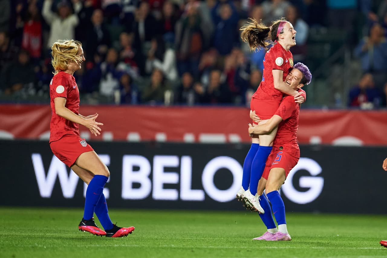 Con goles de Christen Press, Rose Lavelle y doblete de Samantha Mewis, Estados Unidos golea y elimina a México.
