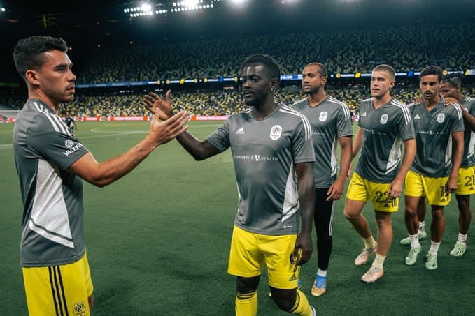 Jurgen Damm descontó al final del primer tiempo y Layún empató al segundo. Sin embargo, un descuido en el área permitió el contrarremate de Maher para el 3-2 y cuando agonizaba el juego, América encontró el 3-3 que obligó a los penales.