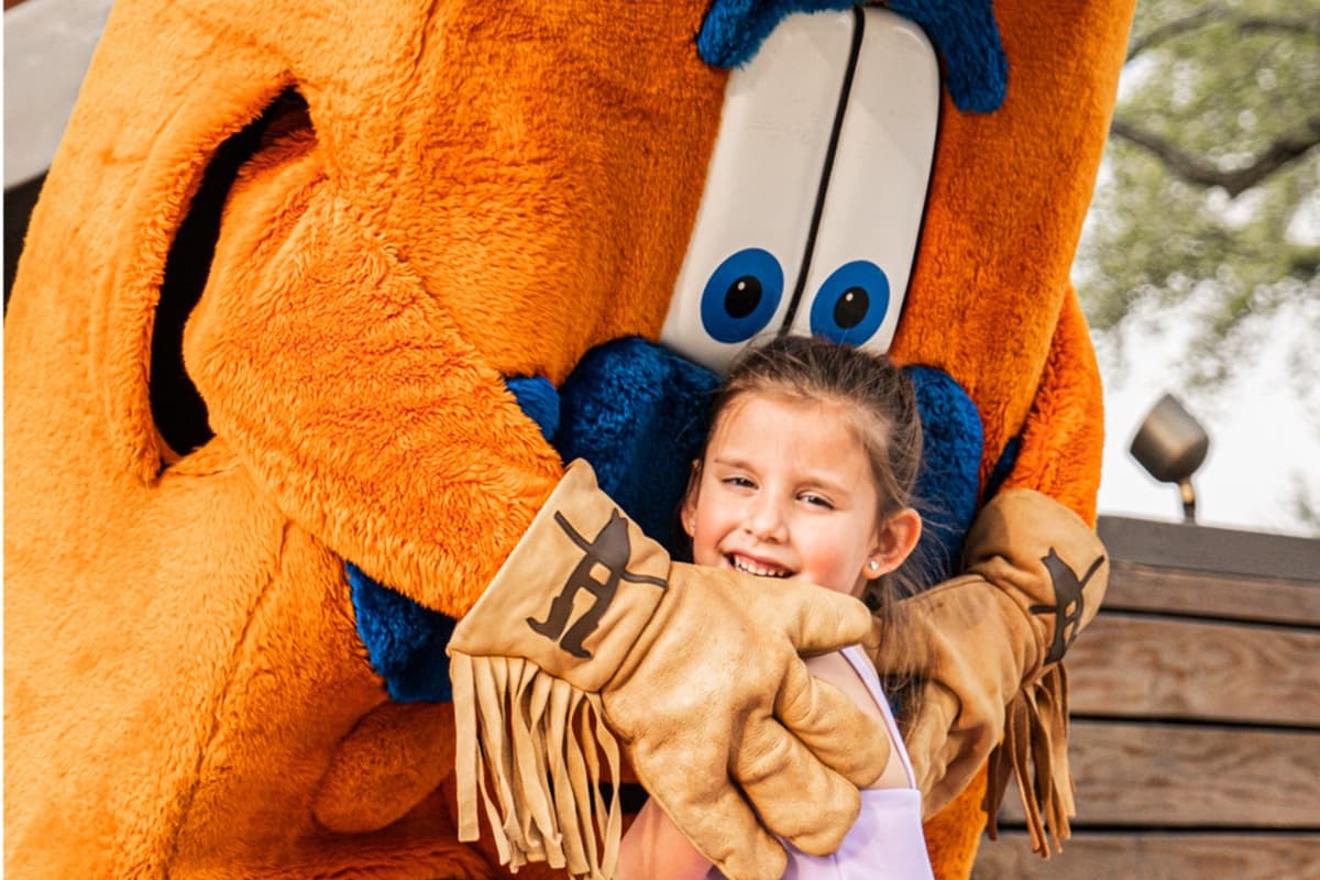 Los niños disfrutan de todas las actividades que el Rodeo Houston les ofrece. Desde los desfiles, las exposiciones, conocer a los animalitos, saber sobre ganadería, locales de comida y golosinas.