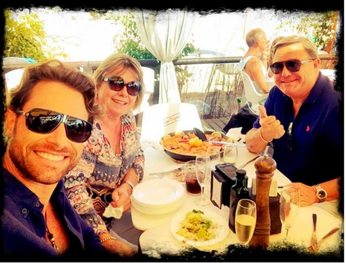 Con extremo cuidado tomó un avión desde México
<b><a href="https://www.univision.com/famosos/sebastian-rulli-toma-prestado-el-juguete-de-su-papa-y-nos-ensena-africa-y-el-penon-de-gibraltar-video" target="_blank">para acompañar a su padre</a></b>, cuya salud se deterioró el 1 de enero.
<br>