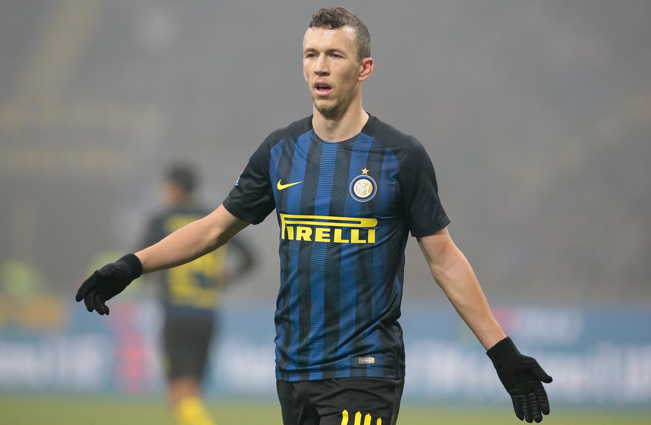 Lo que ya parece estar firme es la llegada del croata Ivan Perisic al Manchester United. Los 'Red Devils' buscaron fortalecerse con un organizador de juego, con lo que de a poco se aleja la posibilidad de la llegada del colombiano James Rodríguez a ese club.