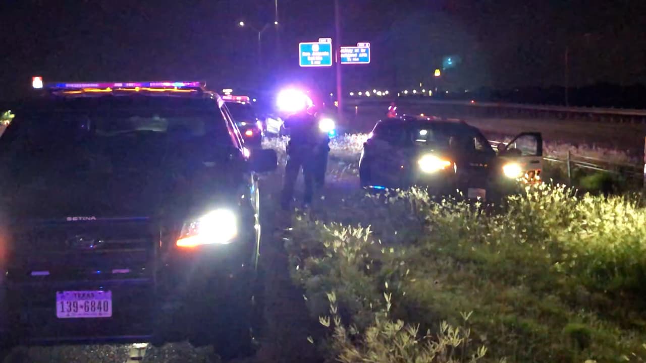  Dos hombres atan a una mujer, roban un carro, una mochila y protagonizan una persecución