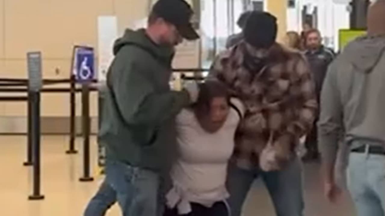 Conmoción tras arresto de agentes de ICE en el aeropuerto de Salt Lake City