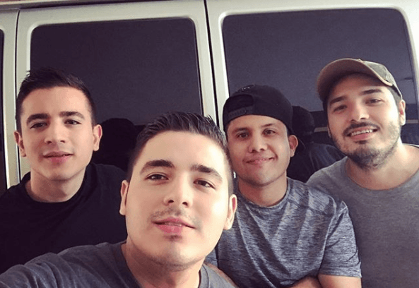 La joven agrupación de 'Los Tercos' también aparece en dicha categoría con su disco homónimo.