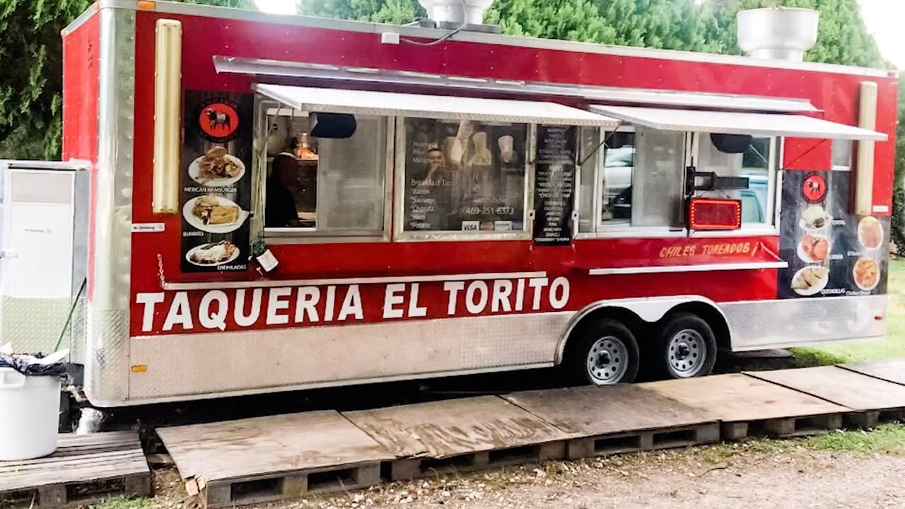 La reacción y los comentarios de la gente no se hicieron esperar, el tuit fue compartido más de 8 mil veces en un solo día, algunos de los usuarios señalaron que conocían el negocio.