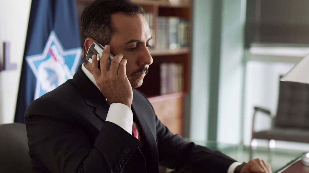 Right away, 
<b><a href="http://www.univision.com/series/el-chapo/humberto-busto-is-don-sol-in-el-chapo">‘Don Sol’</a></b> answered his call and told him he’d soon receive the information necessary for the arrest.