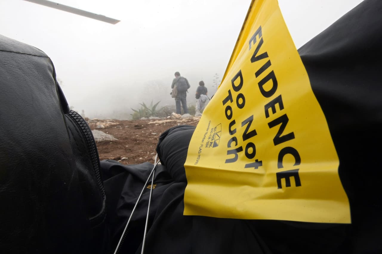 Según un informe técnico, de la Secretaría de Comunicaciones y Transportes de México, todo se debió a una cadena de errores, entre ellos, el hecho de que el piloto tuviera 78 años de edad y el copiloto 21, además de que la aeronave contara con 43 años de operación.