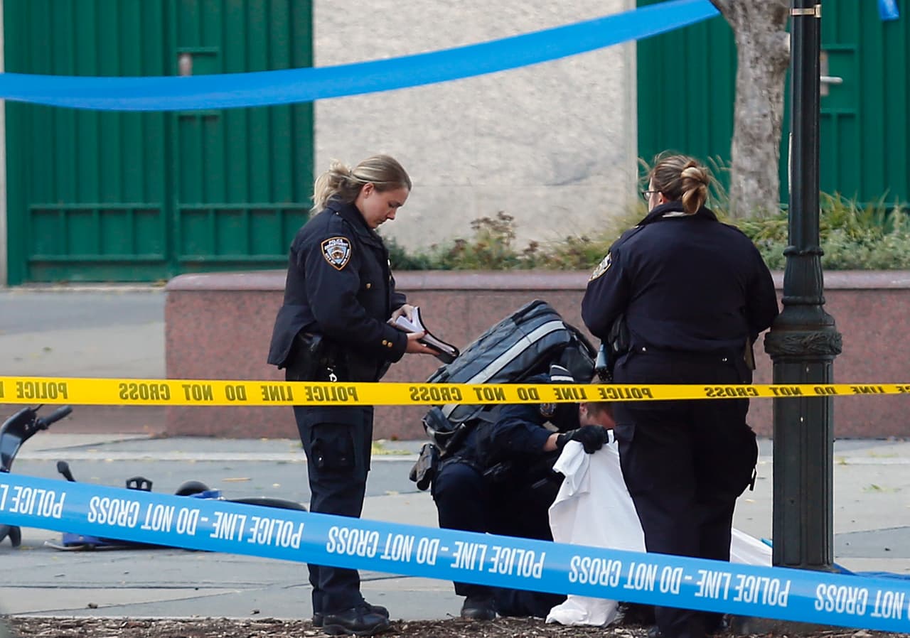 Un muerto y 3 heridos tras tiroteo afuera de un salón de catering en Queens