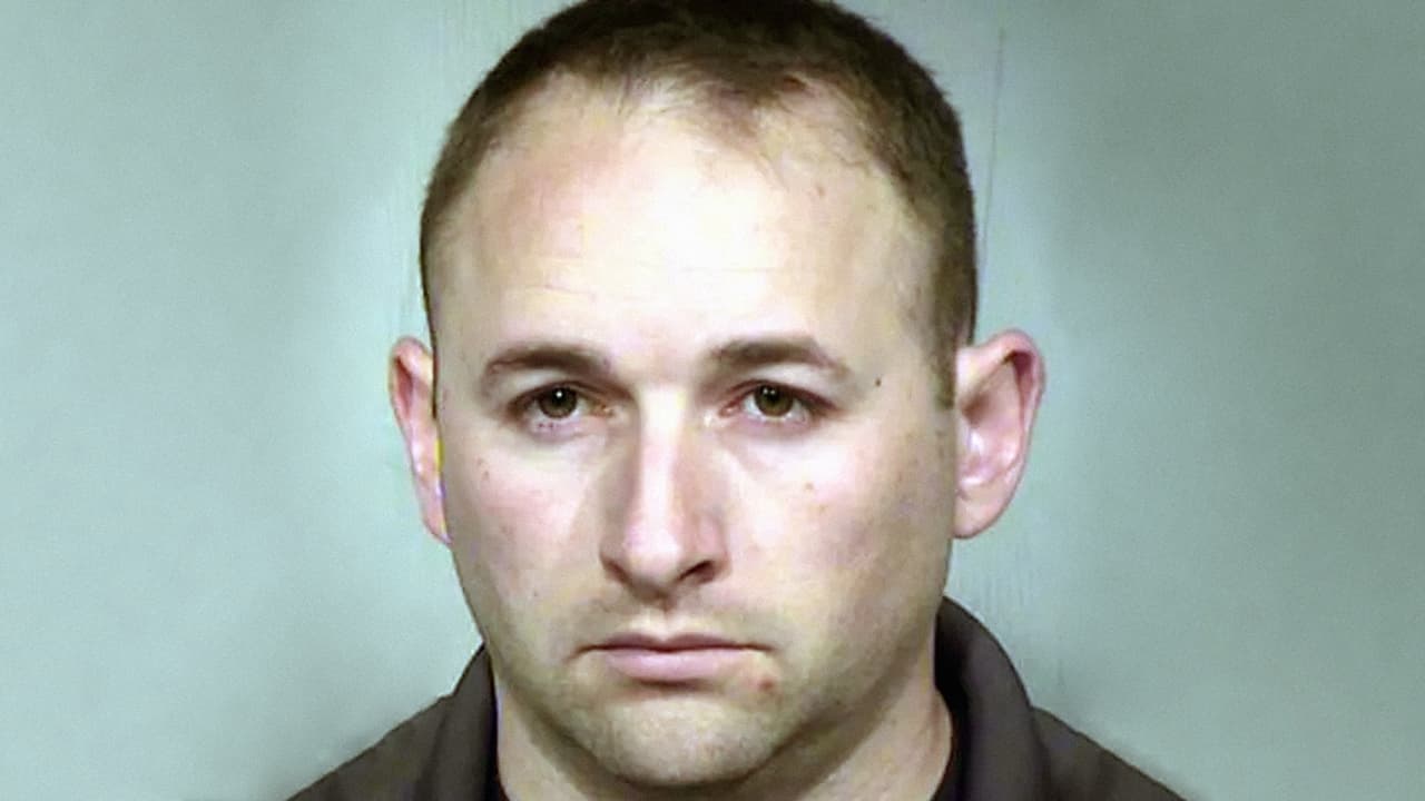 Se declara culpable el exoficial que robó $600 a un hombre muerto