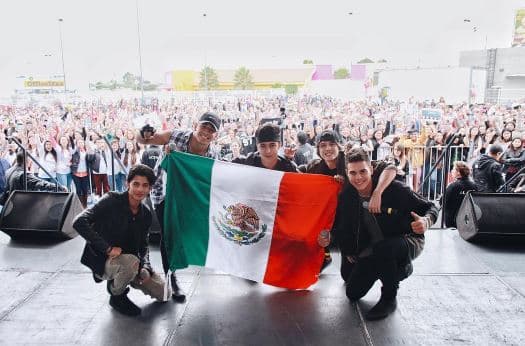 Han recibido consejos de ellos para no dejarse deslumbrar por la fama y mantener los pies en la tierra.