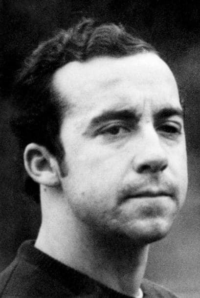 TOSTAO: Integrante de una de las mejores selecciones de la historia del fútbol; el Brasil de 1970. Uno de los 20 mejores futbolistas sudamericanos del siglo XX según la FIFA. Fué llamado en su época el Pelé blanco. Tras retirarse del fútbol estudió Oftalmología.