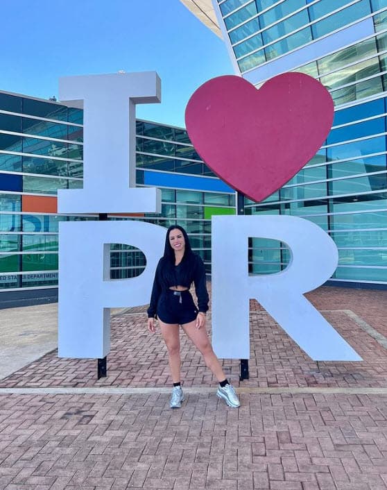 "Hice todo lo que pude para mantener unida a mi familia y mi relación, ya que la familia es muy importante para mí. La única razón que podía darme (ella) era que ya no era feliz. No fue
<b>hasta octubre que me enteré de la infidelidad</b>", contó a la revista.
<br>