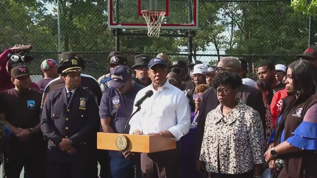 Alcalde Adams hace frente a violencia con armas y anuncia plan para combatirla