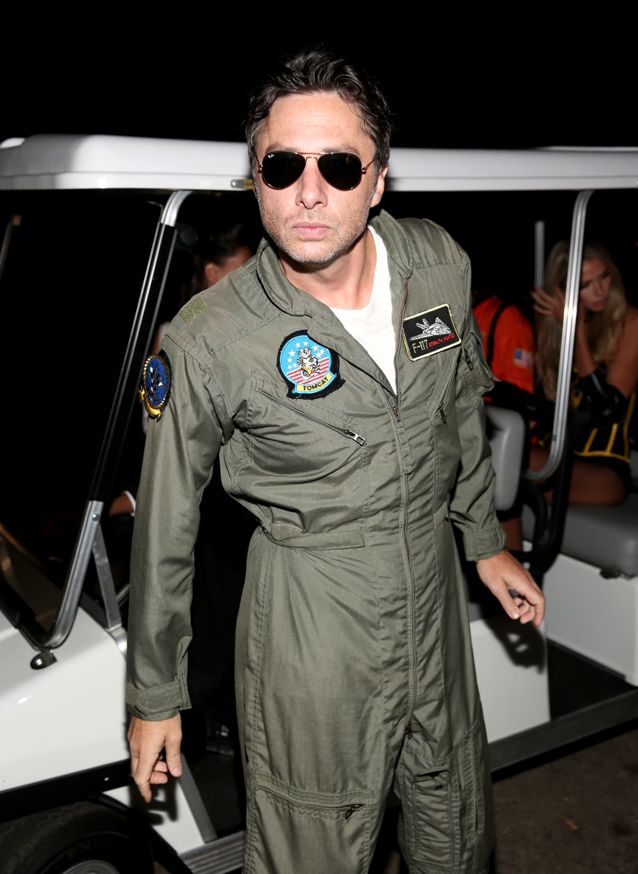Zach Braff listo para una misión aérea a lo 'Top Gun'.
