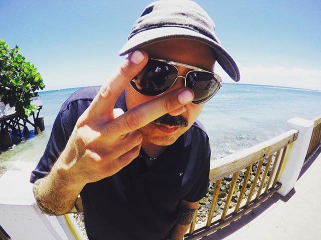 Aunque la trayectoria musical de Pepe Aguilar inició oficialmente en 1989 con un disco de tambora al que tituló “Pepe Aguilar Con Tambora”. En 1992 grabó por primera vez junto a mariachi, se trató de una producción hecha por Joan Sebastian titulada “Recuérdame Bonito".