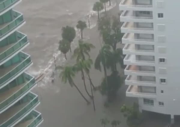 El 10 de septiembre de 2017, Chyno volvió a tener una experiencia similar con la llegada del huracán Irma, a pesar de que recomendaron evacuar la ciudad de Miami, el cantante decidió quedarse y transmitió el paso del desastre natural que inundó el edificio donde vive.