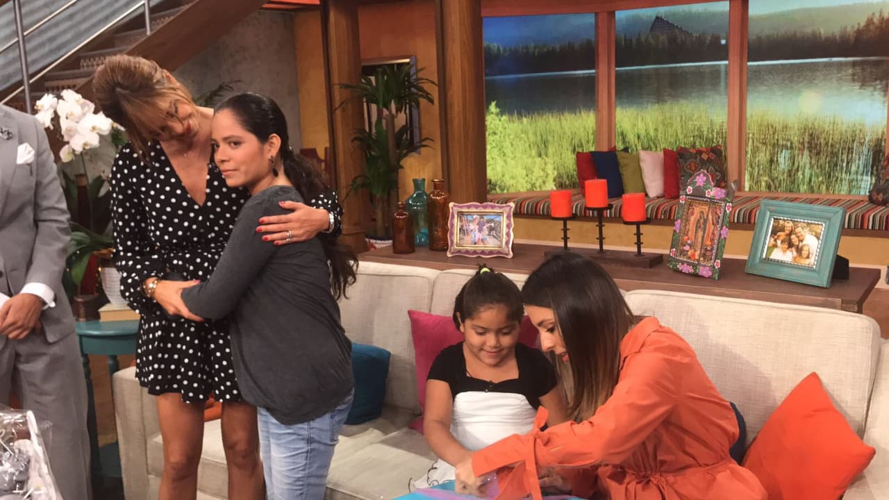 Mientras Arelis escuchaba las palabras de consuelo de Karla, pudimos ver sonreír a su hijita.