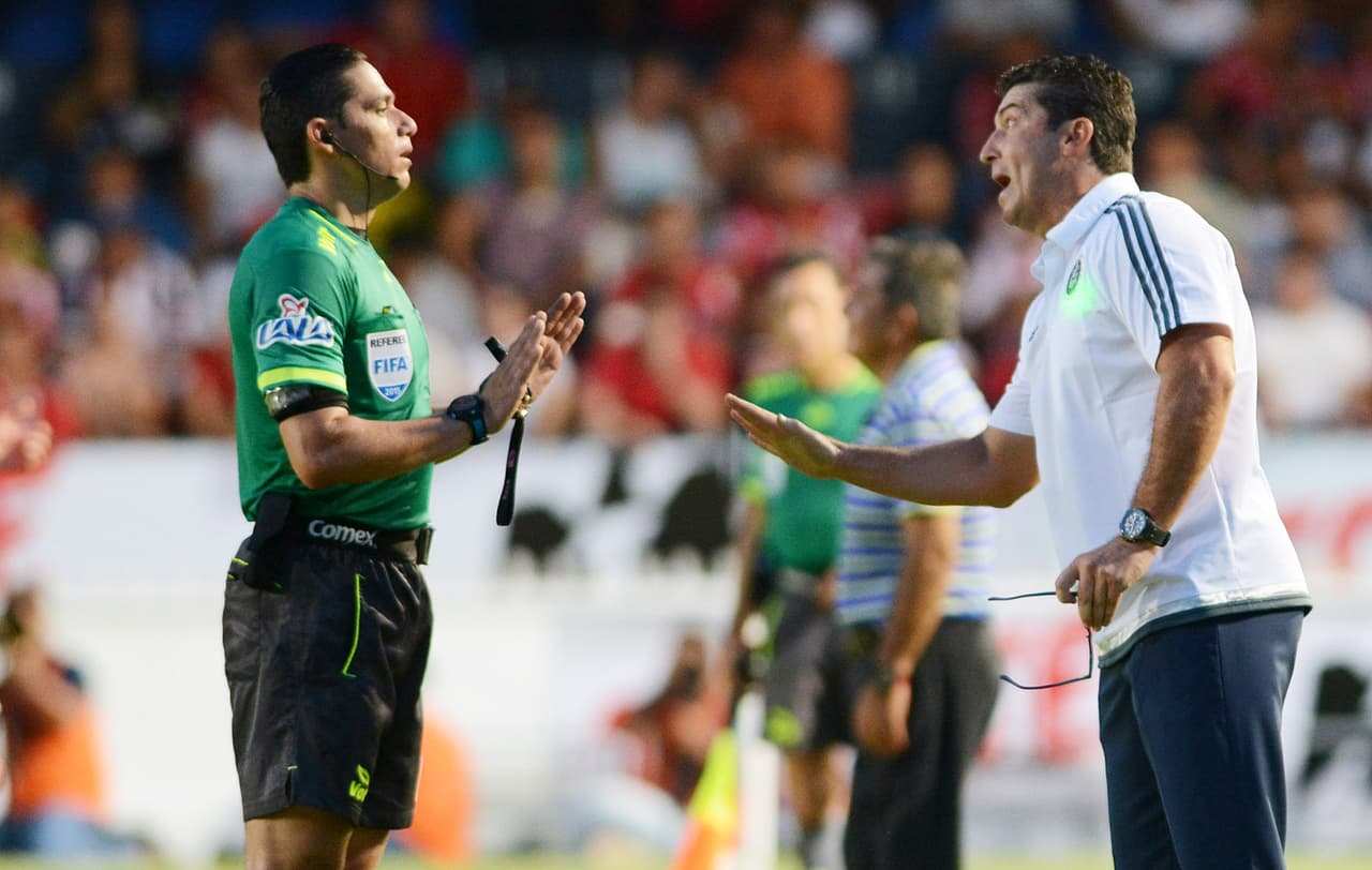 Jugadores y cuerpo técnico del Rebaño Sagrado se quejaron en esa ocasión de que el aire acondicionado de los vestidores no funcionaba, lo cual convertía la zona en un infierno por el calor que se acumulaba, al final las Chivas se quejaron por la falta de Fair Play por parte de su rival.