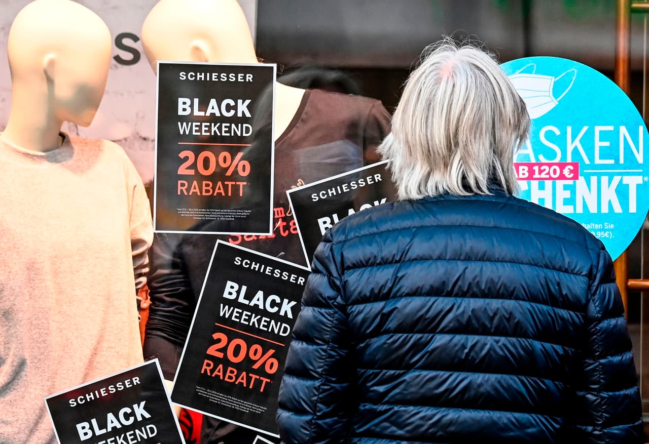 <b>Utilice horarios especiales:</b> las tiendas ofrecen horarios de compras especiales para las personas que tienen un mayor riesgo de enfermarse a causa del covid-19. Intente comprar en estos horarios, si se aplican a usted, para reducir su contacto en áreas públicas.