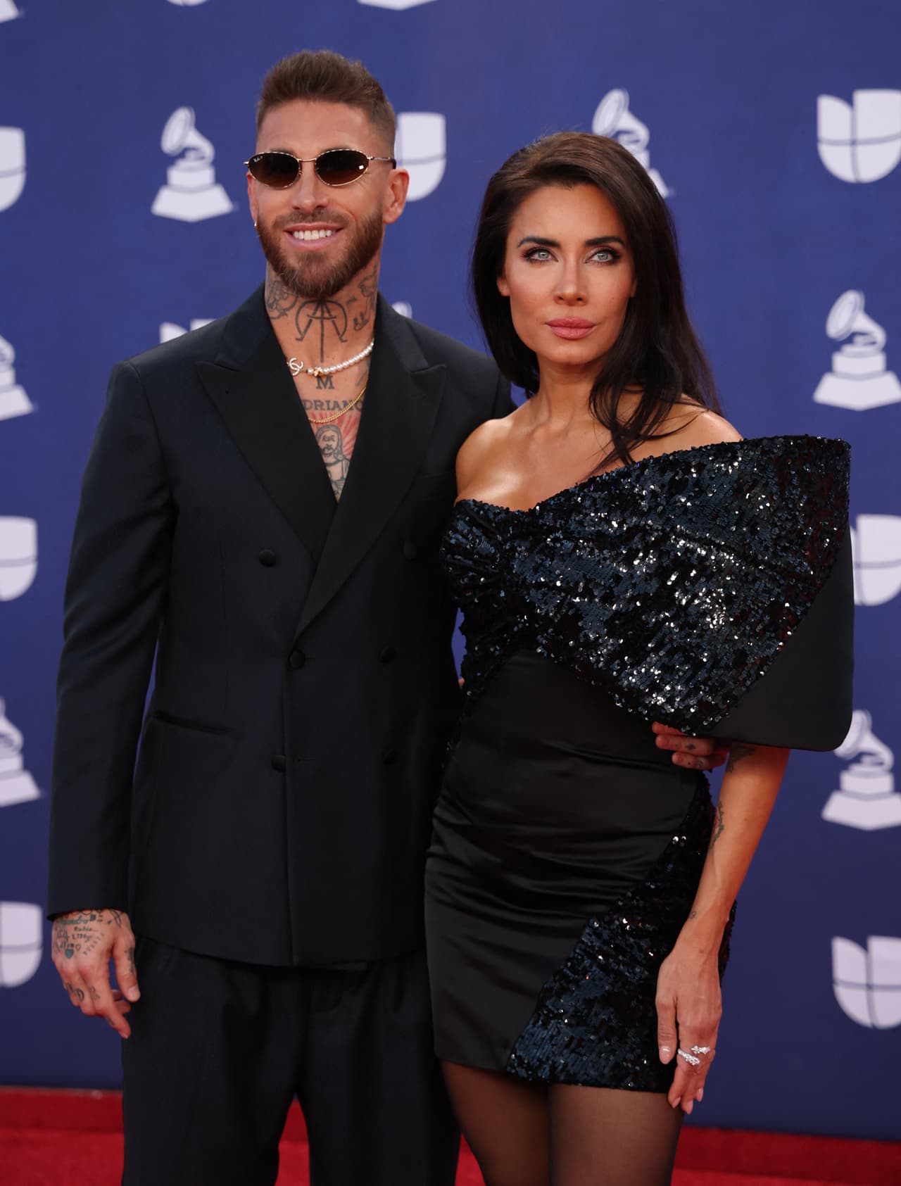El futbolista Sergio Ramos y su esposa Pilar Rubio llegando a los Latin GRAMMY.