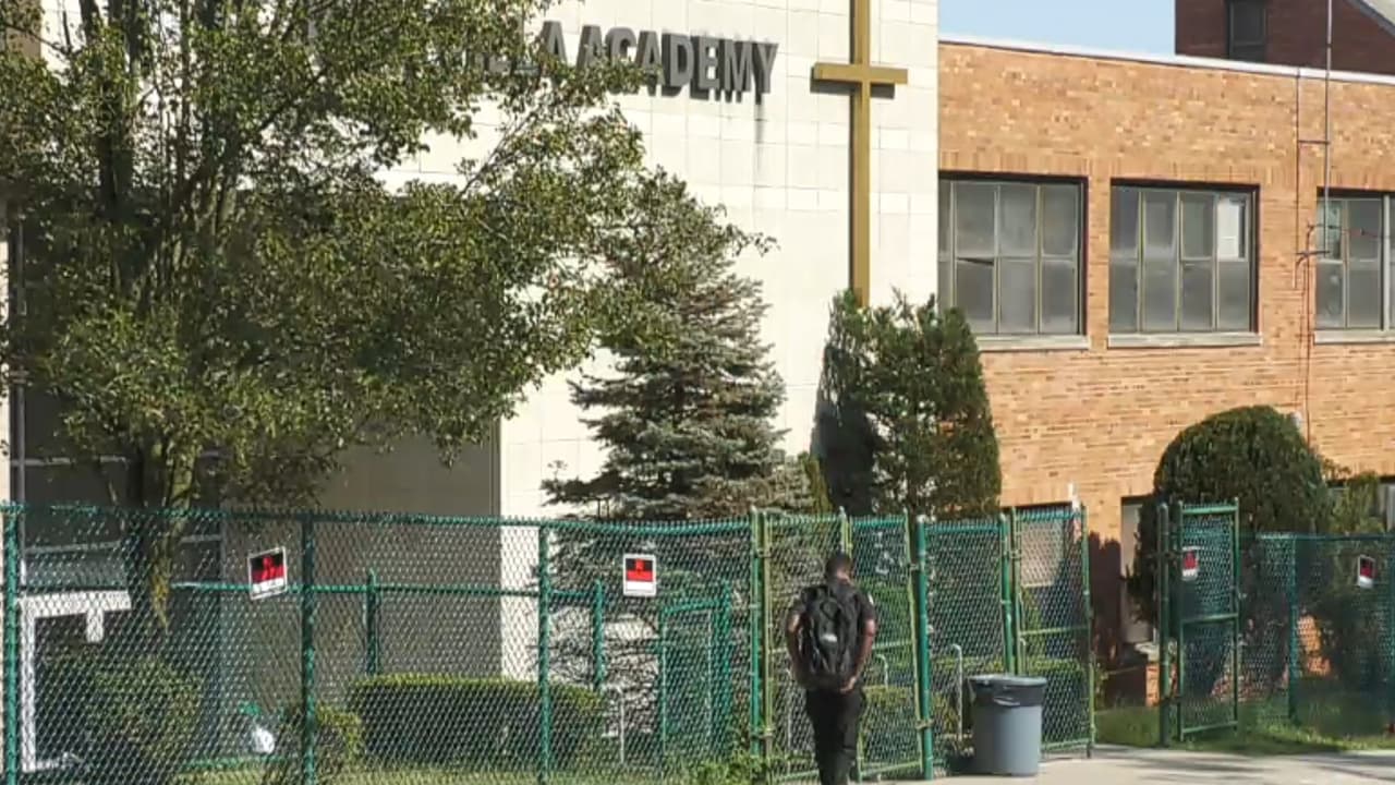 Desalojan refugio de migrantes en Staten Island por orden del FDNY