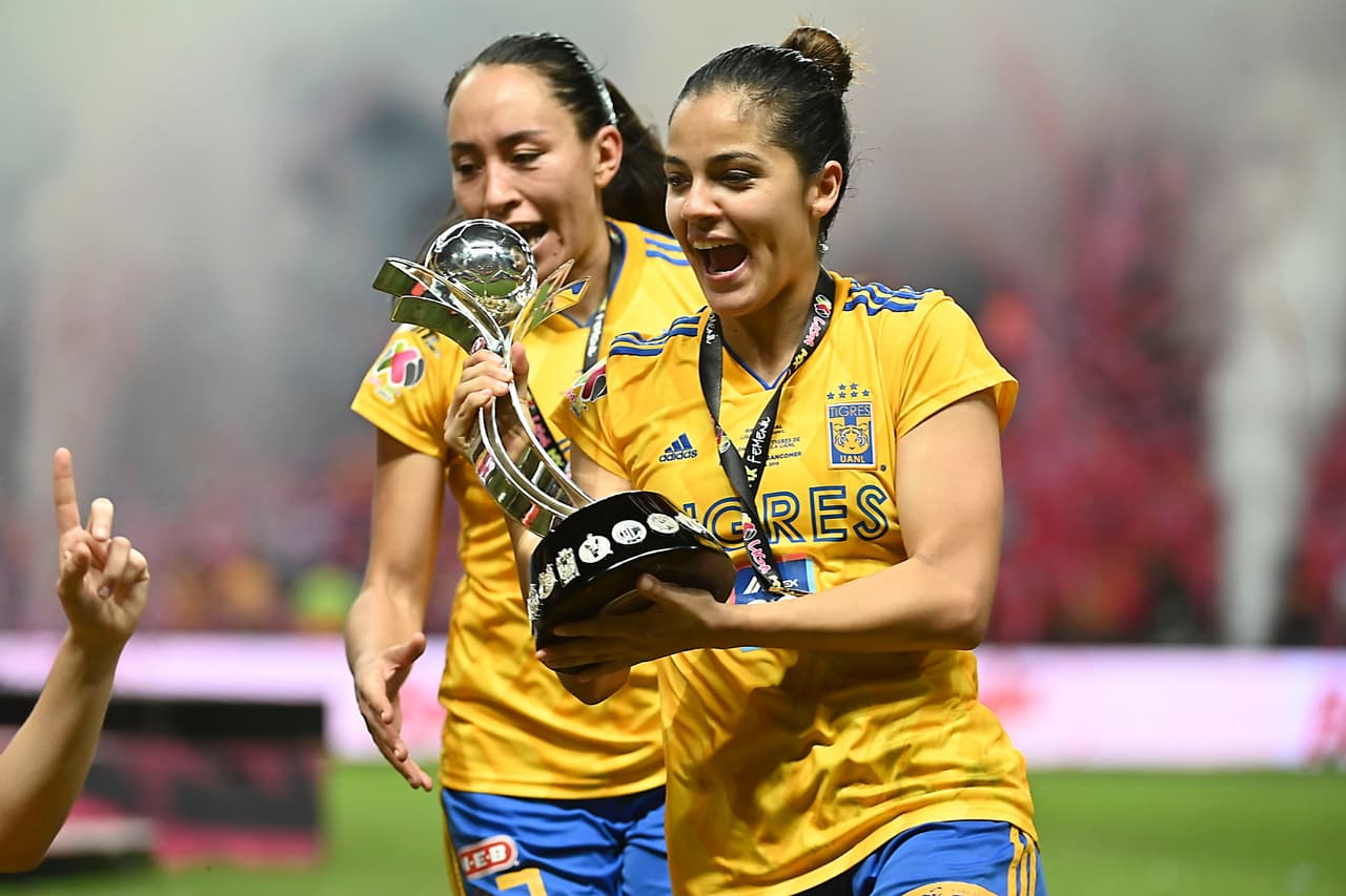Tigres se corona campeón de la Liga MX Femenil tras vencer 2-1 a Monterrey en el Juego de Vuelta de la gran Final del Clausura 2019 y con un 3-2 en el global en partido efectuado en el Estadio BBVA. Así fueron los festejos de las felinas campeonas.