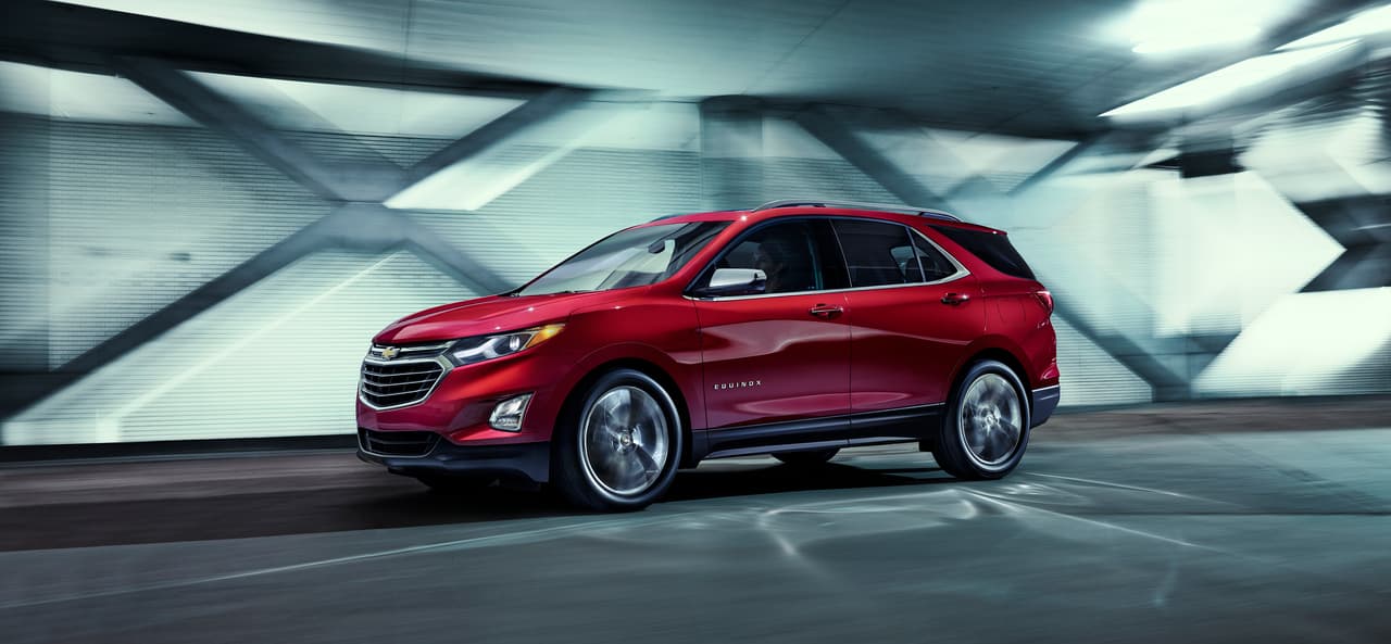 La tercera generación de la Chevrolet Equinox hace suyas las fluidas líneas de los Chevrolet Volt, Cruze y Malibu y deja así atrás en aspecto anticuado y genérico de sus predecesoras.