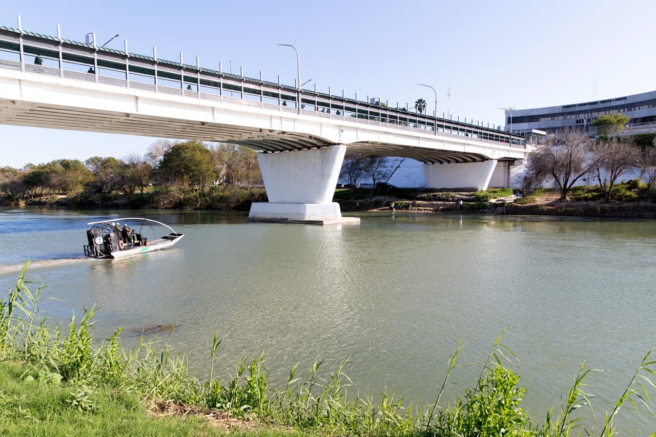 Por su parte, Moctezuma dijo que "la revitalización económica de la frontera es un esfuerzo en el que debemos participar sociedad, academia, sector privado y gobiernos coordinadamente".
<br>