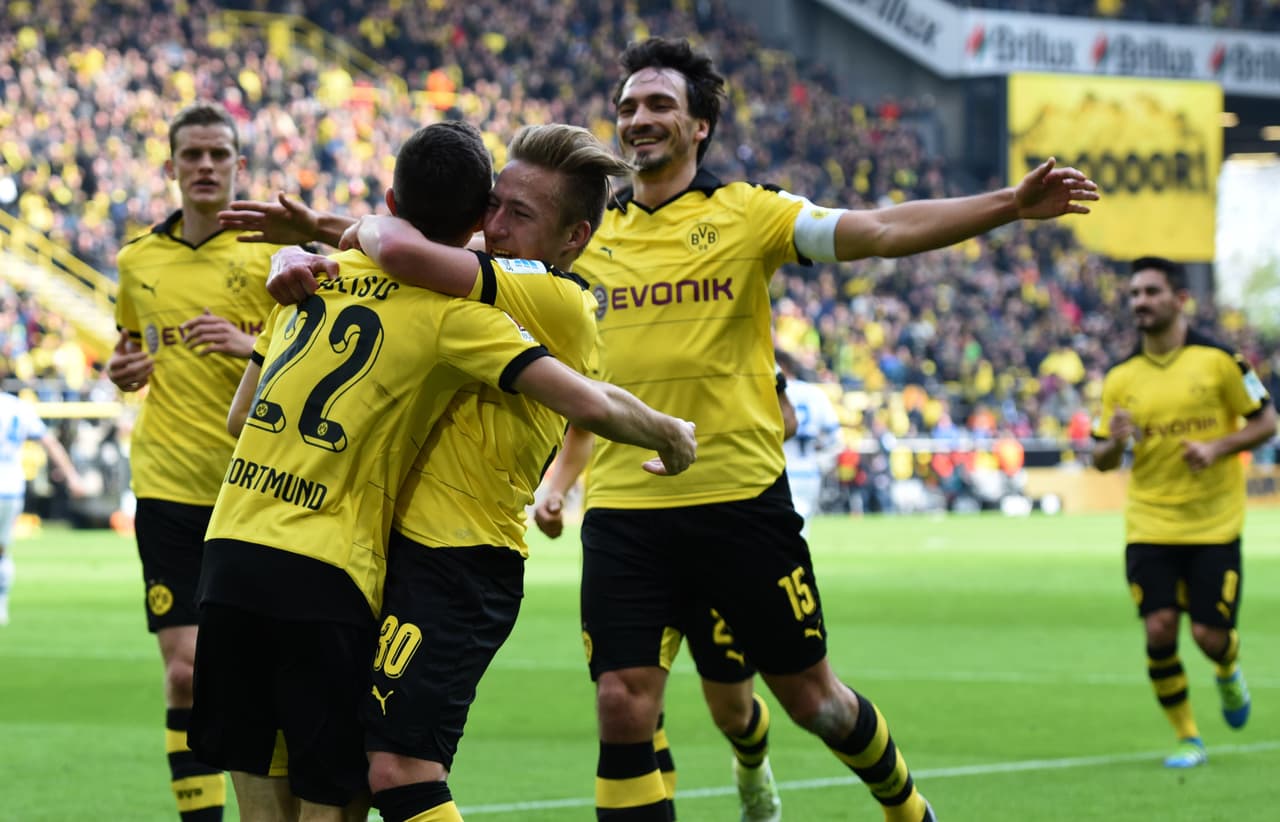 Con 17 años, Pulisic se convirtió en el extranjero más joven en hacer un gol en la Bundesliga el 17 de abril del 2016.