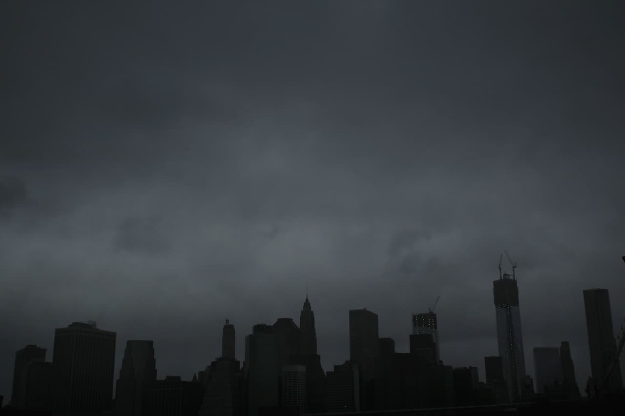 ¿Quién dijo que la lluvia no tenía su lado romántico? Estas fotos demuestran que Nueva York se ve preciosa cuando está gris y húmeda.
