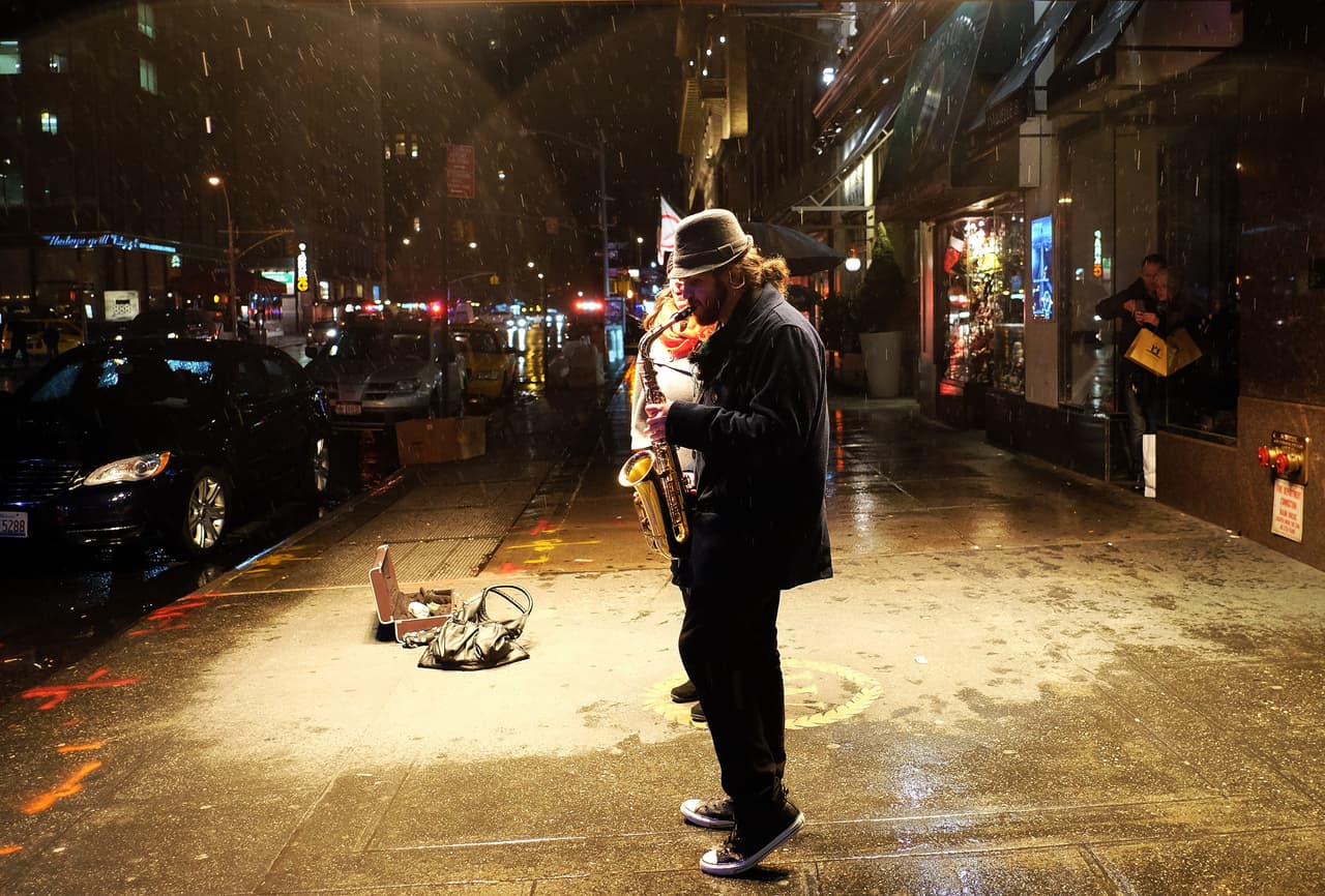 ¿Quién dijo que la lluvia no tenía su lado romántico? Estas fotos demuestran que Nueva York se ve preciosa cuando está gris y húmeda.