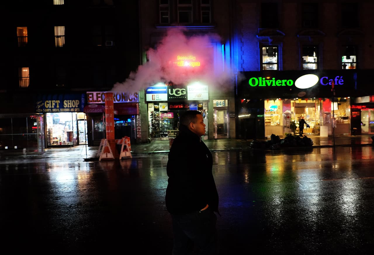 ¿Quién dijo que la lluvia no tenía su lado romántico? Estas fotos demuestran que Nueva York se ve preciosa cuando está gris y húmeda.