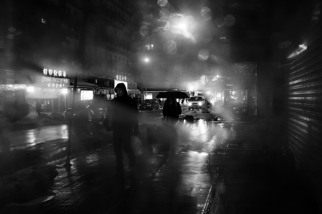 ¿Quién dijo que la lluvia no tenía su lado romántico? Estas fotos demuestran que Nueva York se ve preciosa cuando está gris y húmeda.