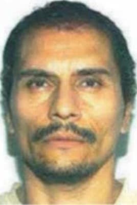 <h3 class="cms-H3-H3">Jorge Rueda Landeros </h3>
<br>
<br>Este fugitivo de 52 años, oriundo de Chihuahua, México, huyó a dicho país -o a otro más de Centroamérica- después de presuntarmente asesinar a una mujer en Bethesda, Maryland, el 25 de octubre de 2010. 
<br>
<br>La agencia cree que Rueda tenía una relación personal y financiera con la víctima, una profesora de contabilidad de una universidad local.