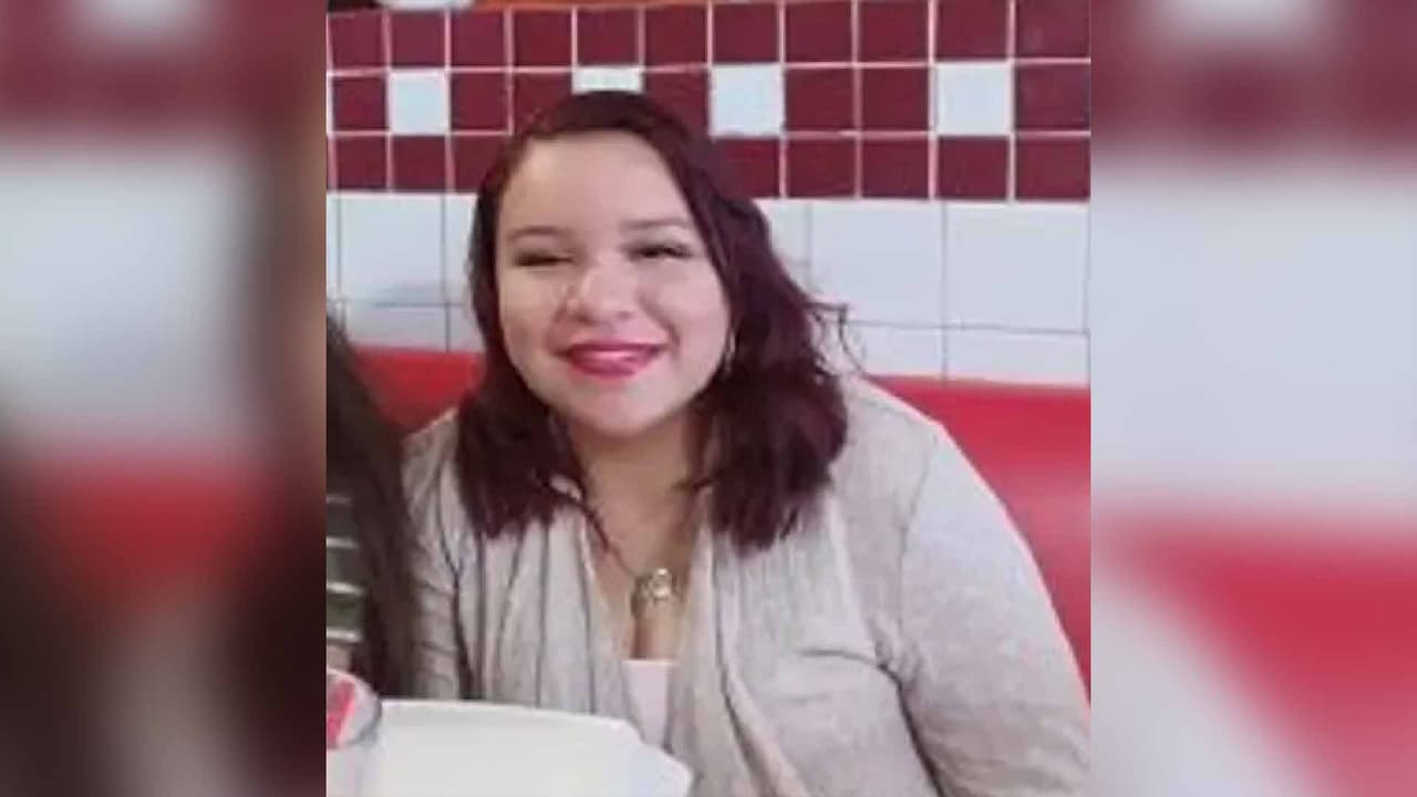 Zayda Falcón González, de 20 años, fue vista por última vez en la mañana del 1 de agosto en la cuadra 5100 de la Airline Drive, según dijo la policía de Houston.
<br>
<br>Sufre de ansiedad y depresión y no tiene los medicamentos que debe tomar.