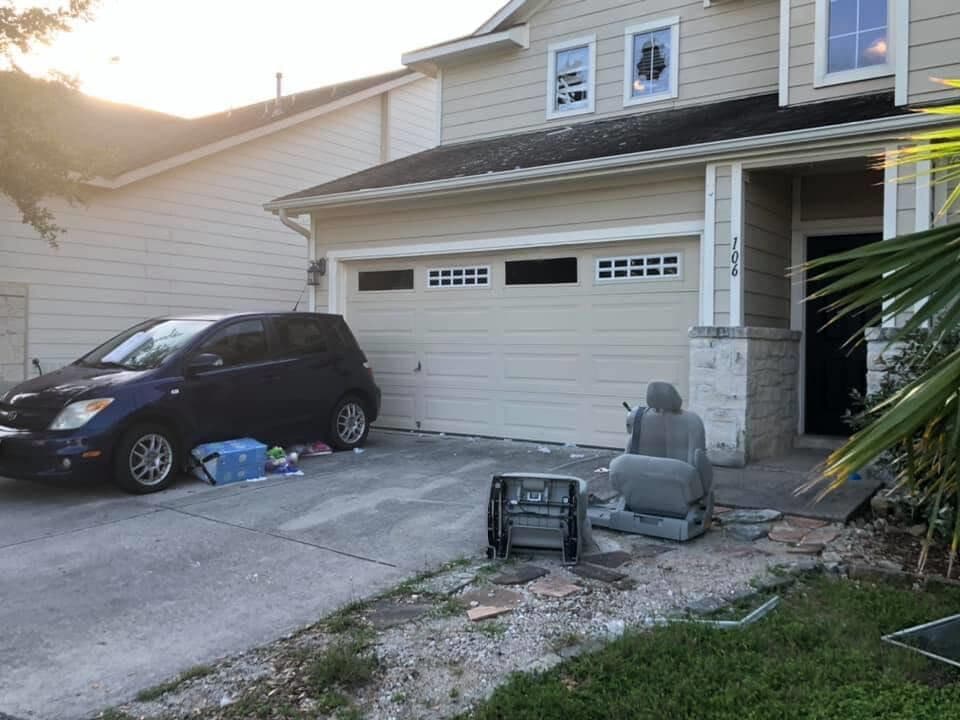Las autoridades reportaron una fuerte presencia de monóxido de carbono en la residencia.
