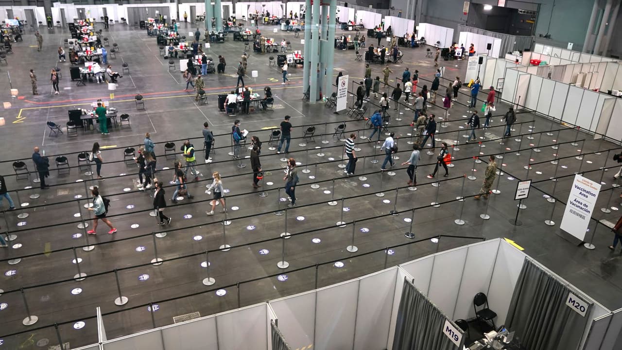 Desde este martes, Nueva York amplió el criterio de elegibilidad para la vacuna contra el coronavirus. Los menores de 18 años deberán ir acompañados de sus padres o de un tutor a los centros de vacunación, donde les administrarán la vacuna de Pfizer. 
<b><a href="https://www.univision.com/noticias" target="_blank">Más noticias aquí. </a></b>